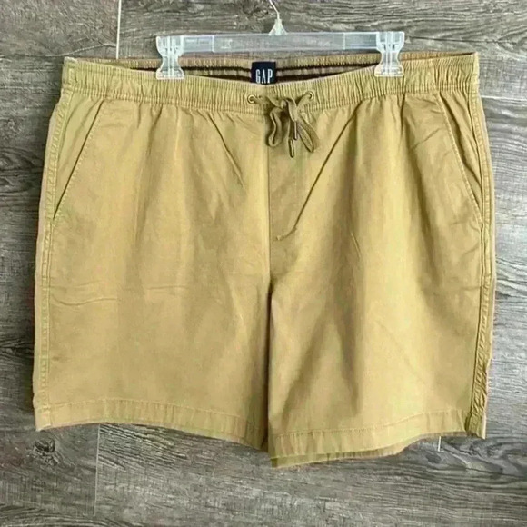 Gap pull on shorts‎ EUC - Picture 1 of 4